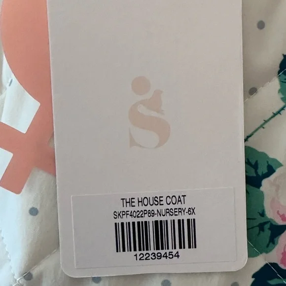 Past Season Selkie The House Coat in Roses and White Quilted Fabric. Fabulous! - Picture 9 of 9